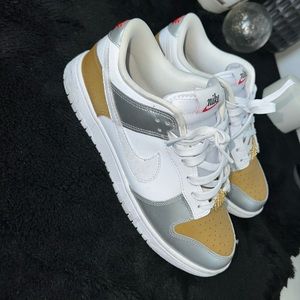 Women’s Dunk lows.